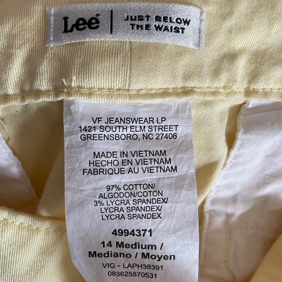 Lee Pale Yellow Capris Size 14 Just Below the Waist - Picture 4 of 5